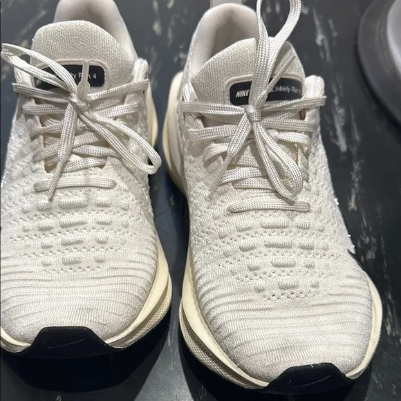 Nike White Sneakers with Modern Design and Textured Upper - Picture 5 of 8